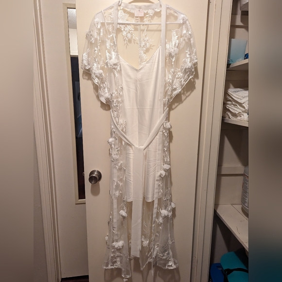 Bride Robe (Wedding) - Picture 2 of 4